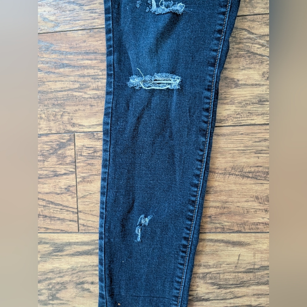 Old Navy Dark Wash‎ Ripped Skinny Jeans - Picture 2 of 13
